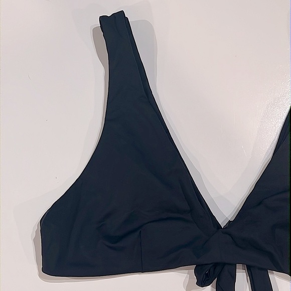 Volcom Simply Seamless Halter - Picture 5 of 11